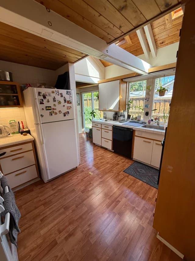 Spring Sublease - Straight St Apartment