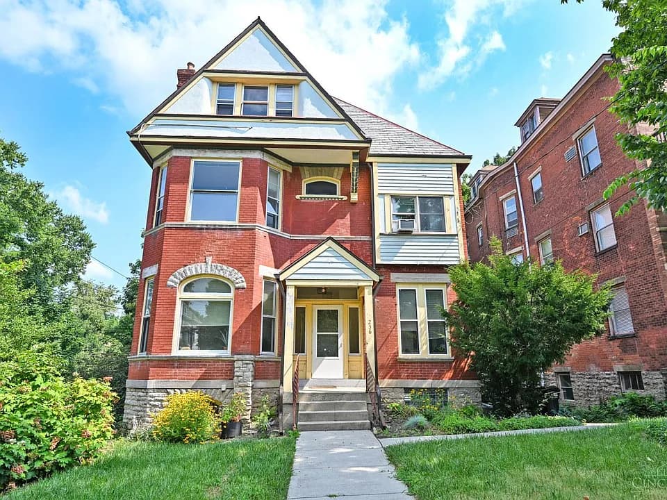Shared Room in Large House Near Campus