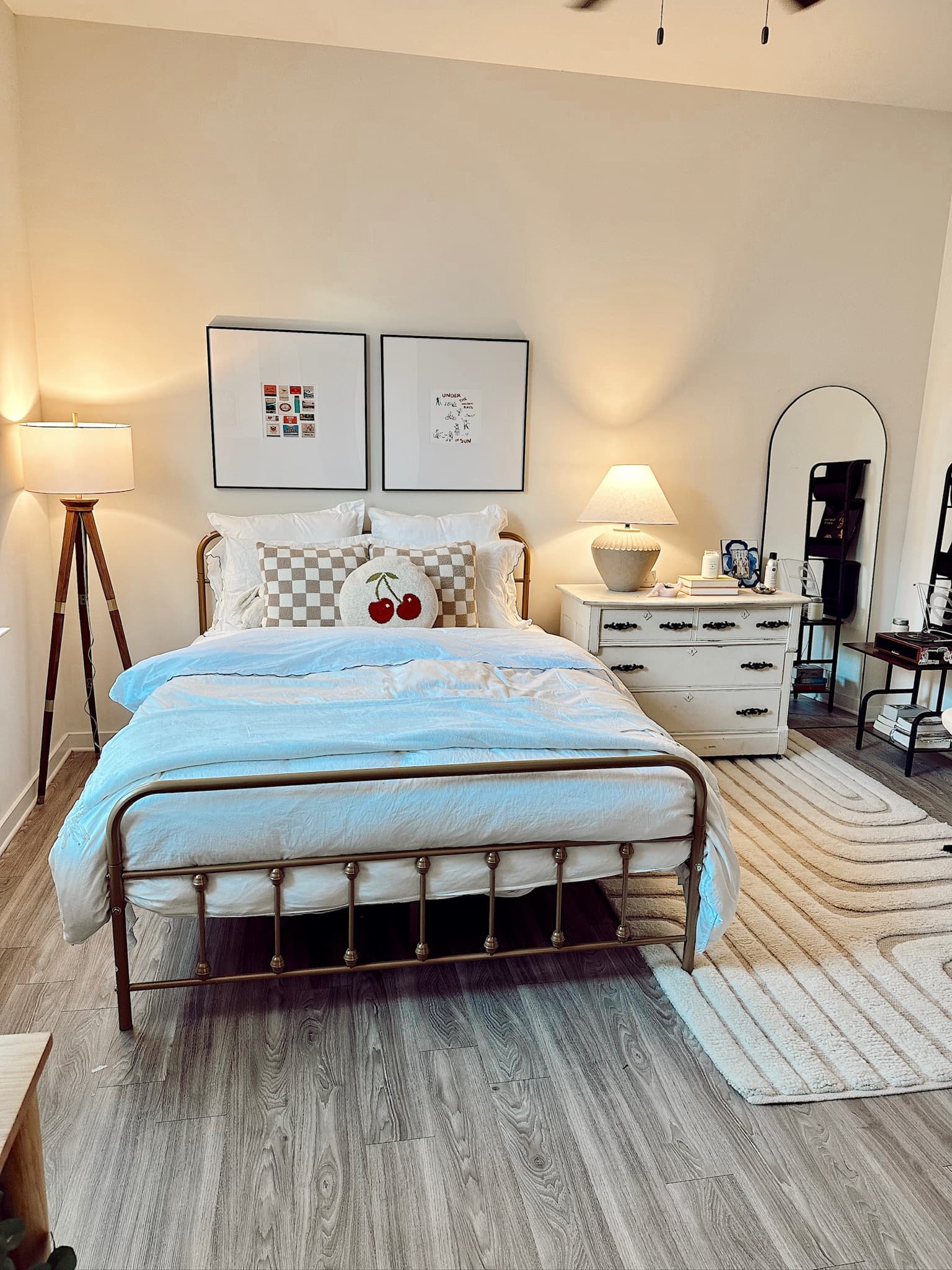 Roomy Shared Space, Female Preferred
